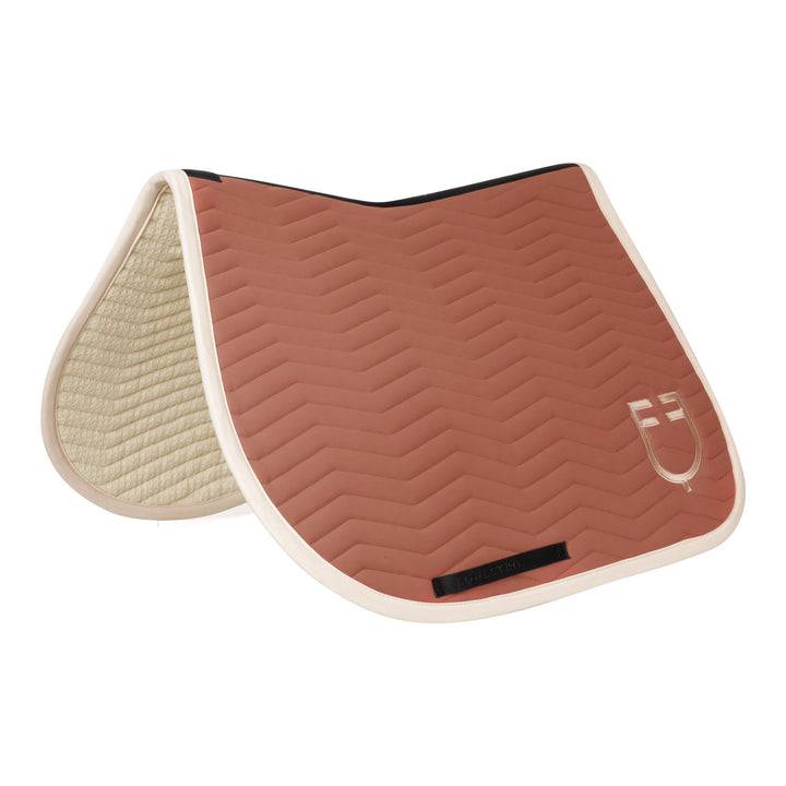 Wave Quilting jumping saddle pad in technical REDWOOD (18-1443)/ANTIQUE WHITE (11-0105)